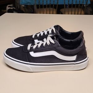 Vans Ward casual low top skateboard sneakers size 8 1/2